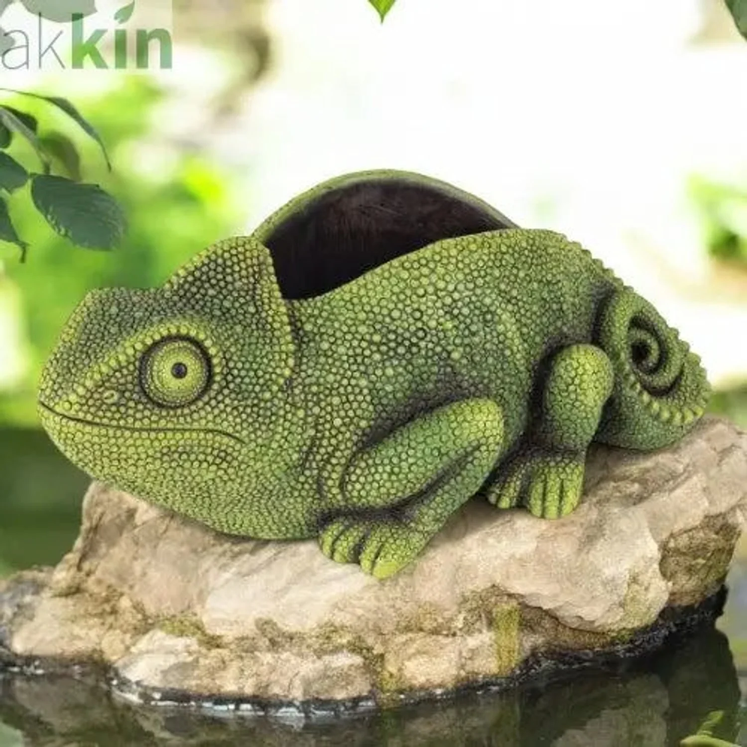 Chameleon Cement Garden Planter / Ornament - Image 3